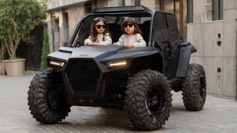 carro_eletrico_infantil_utv_com_criancas_dentro